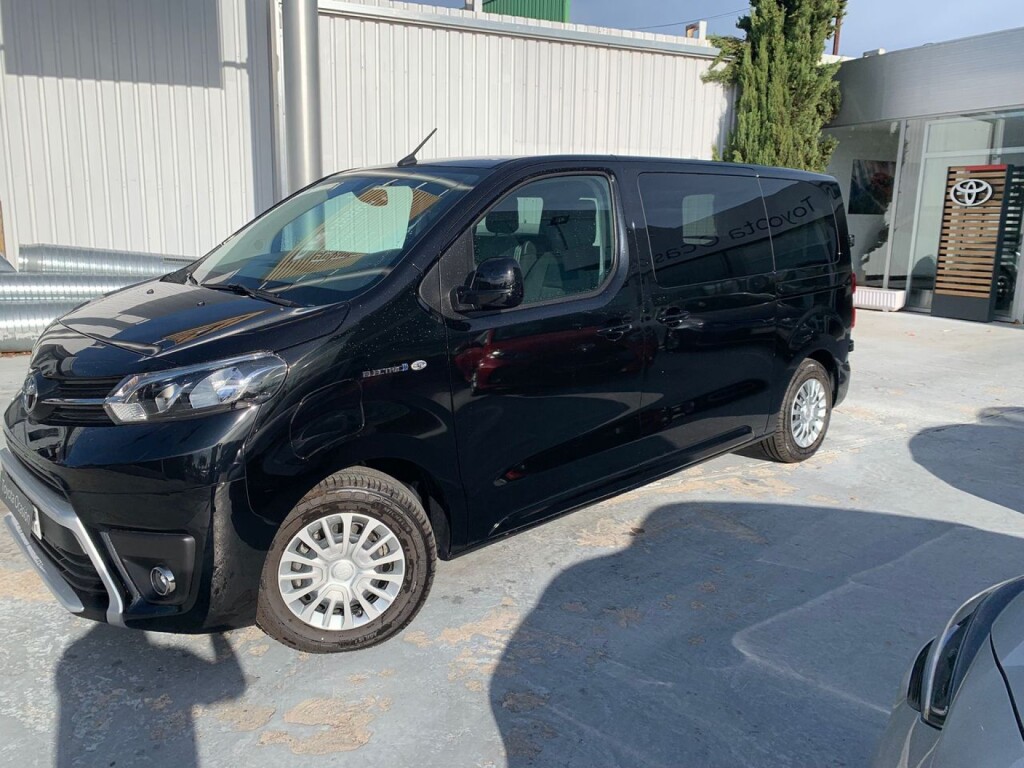 Foto impresión del anuncio Toyota Proace Verso Shuttle 75kWh VX L1 9Plz de Ocasión en Madrid