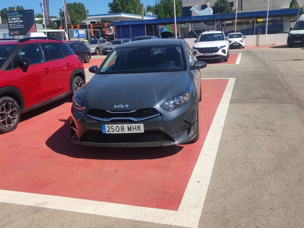 Foto impresión del anuncio Kia Ceed 1.0 T-GDi 88kW (120CV) Drive  de Ocasión en Madrid