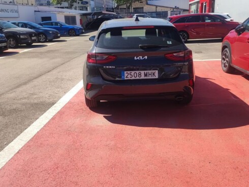 Foto impresión del anuncio Kia Ceed 1.0 T-GDi 88kW (120CV) Drive  de Ocasión en Madrid