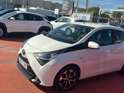 Foto impresión del anuncio Toyota Aygo 1.0 70 x-play  de Ocasión en Madrid