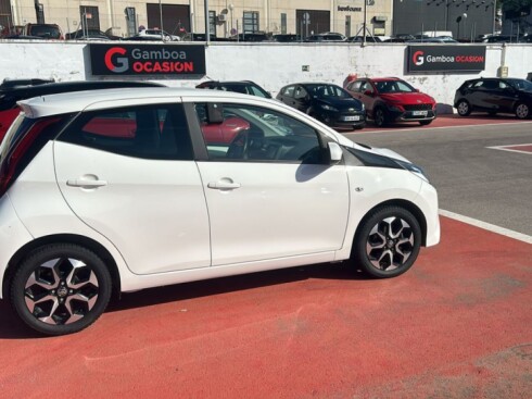 Foto impresión del anuncio Toyota Aygo 1.0 70 x-play  de Ocasión en Madrid