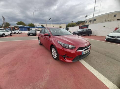 Foto impresión del anuncio Kia Ceed 1.6 MHEV iMT 100kW (136CV) Drive  de Ocasión en Madrid