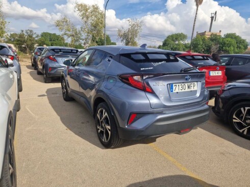 Foto impresión del anuncio Toyota C-HR 1.8 125H Advance  de Ocasión en Madrid