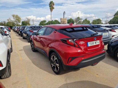 Foto impresión del anuncio Toyota C-HR 1.8 125H Advance  de Ocasión en Madrid