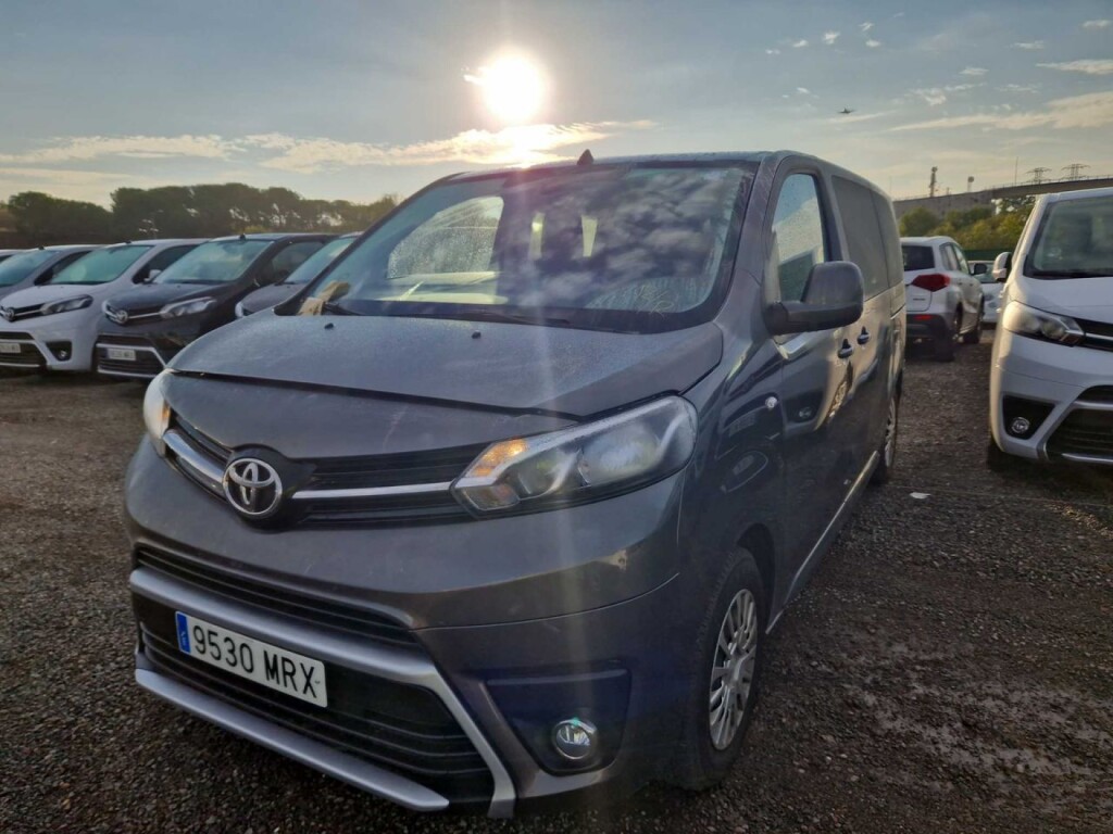 Foto impresión del anuncio Toyota Proace Verso Shuttle L1 2.0D 106kW (145CV) 6MT VX 9p  de Ocasión en Madrid