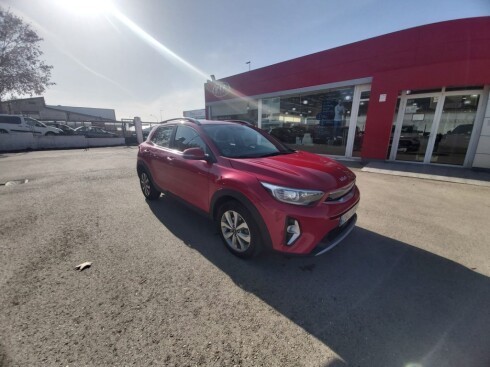 Foto impresión del anuncio Kia Stonic 1.0 T-GDi 74kW (100CV) MHEV MT Drive  de Ocasión en Madrid